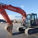 EXCAVADORA ZX135US-6